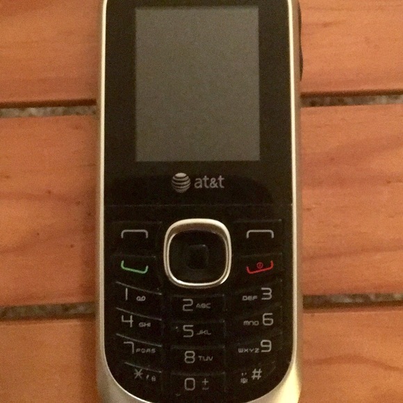 AT&T pre-paid GO phone - Picture 2 of 4